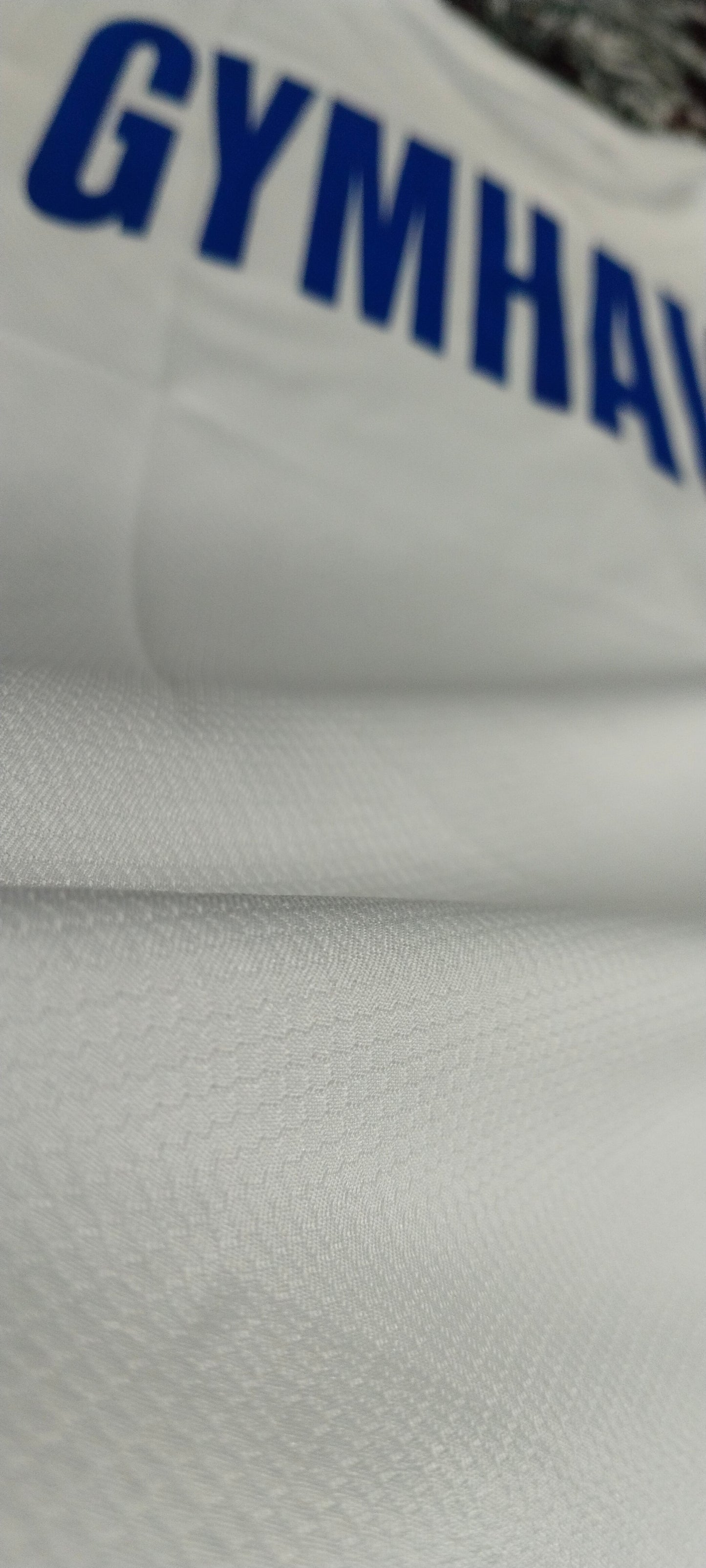 Sporty febric t-shirt.