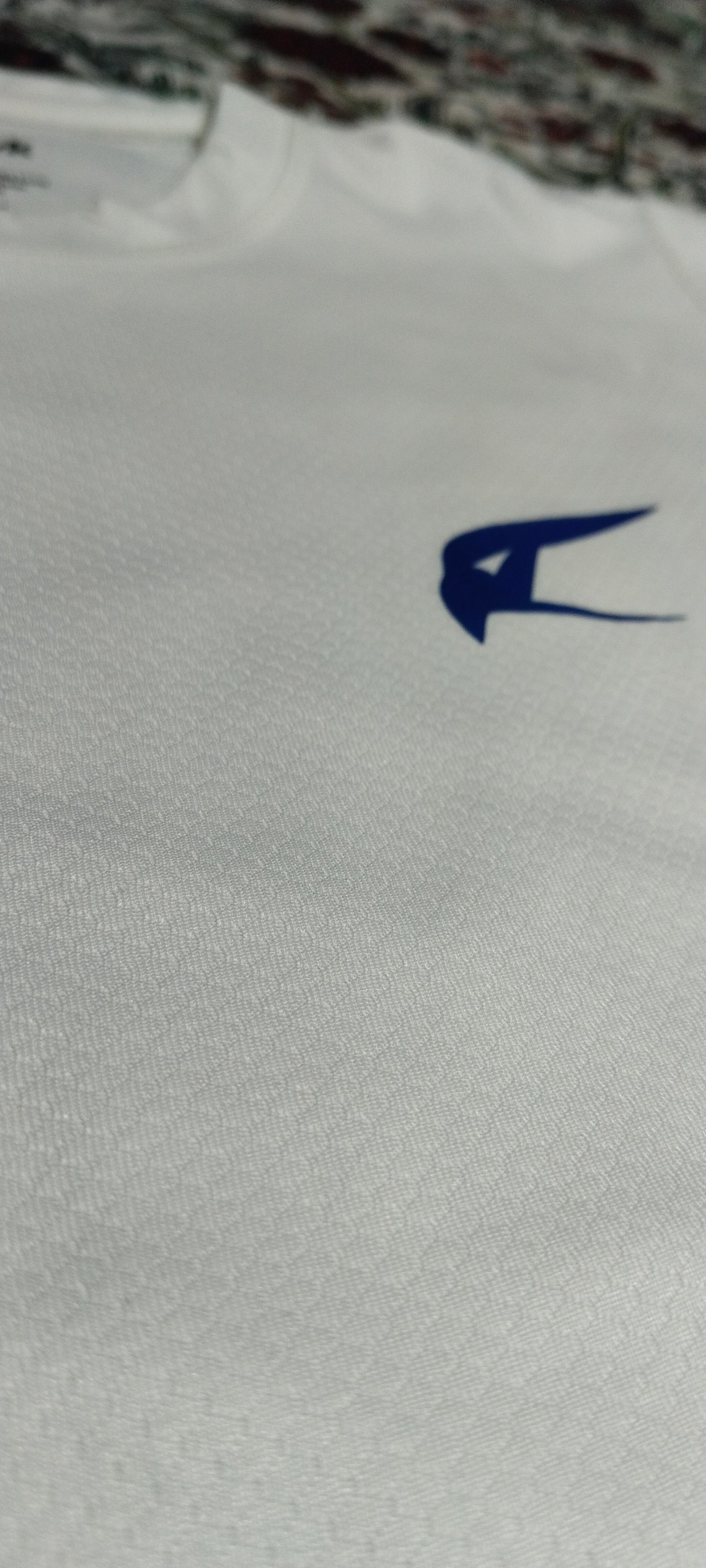 Sporty febric t-shirt.