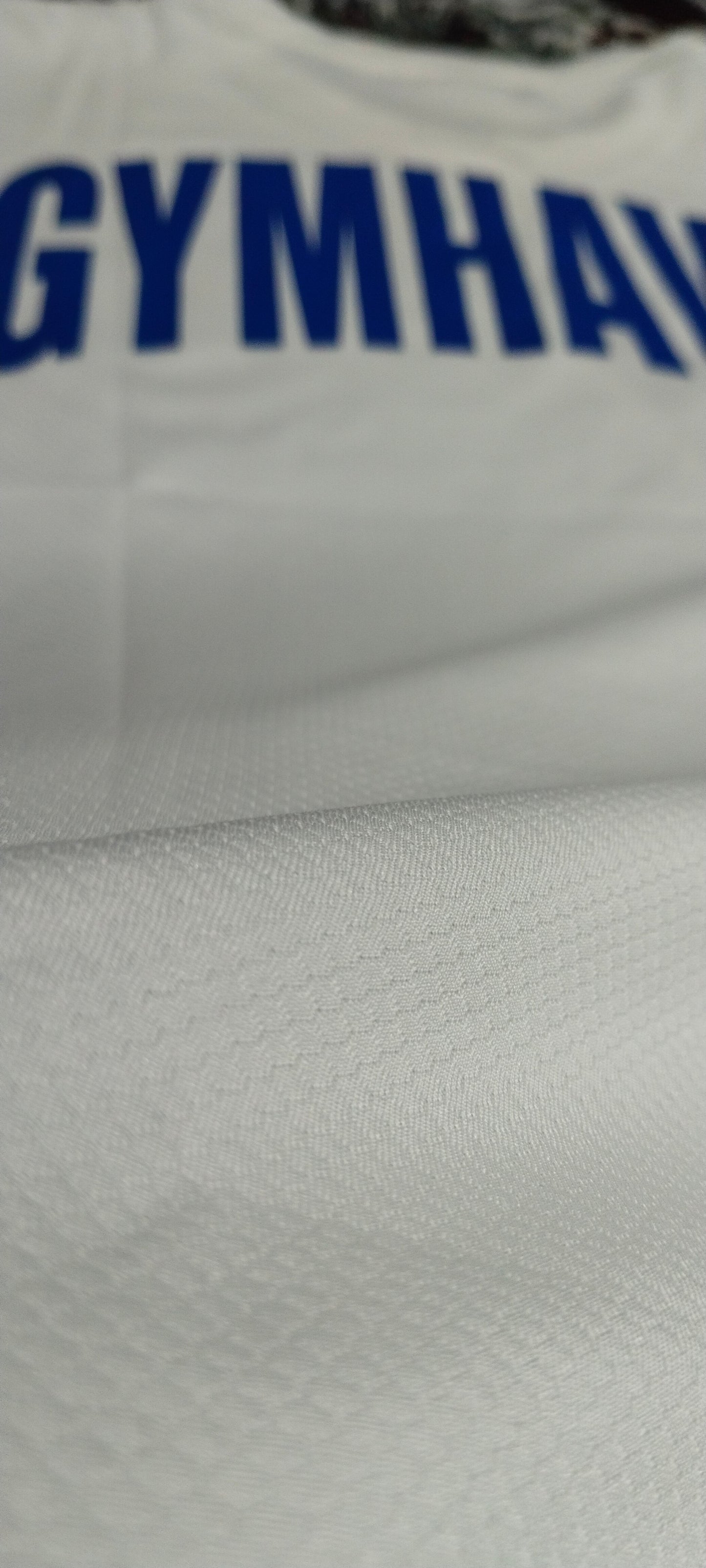 Sporty febric t-shirt.