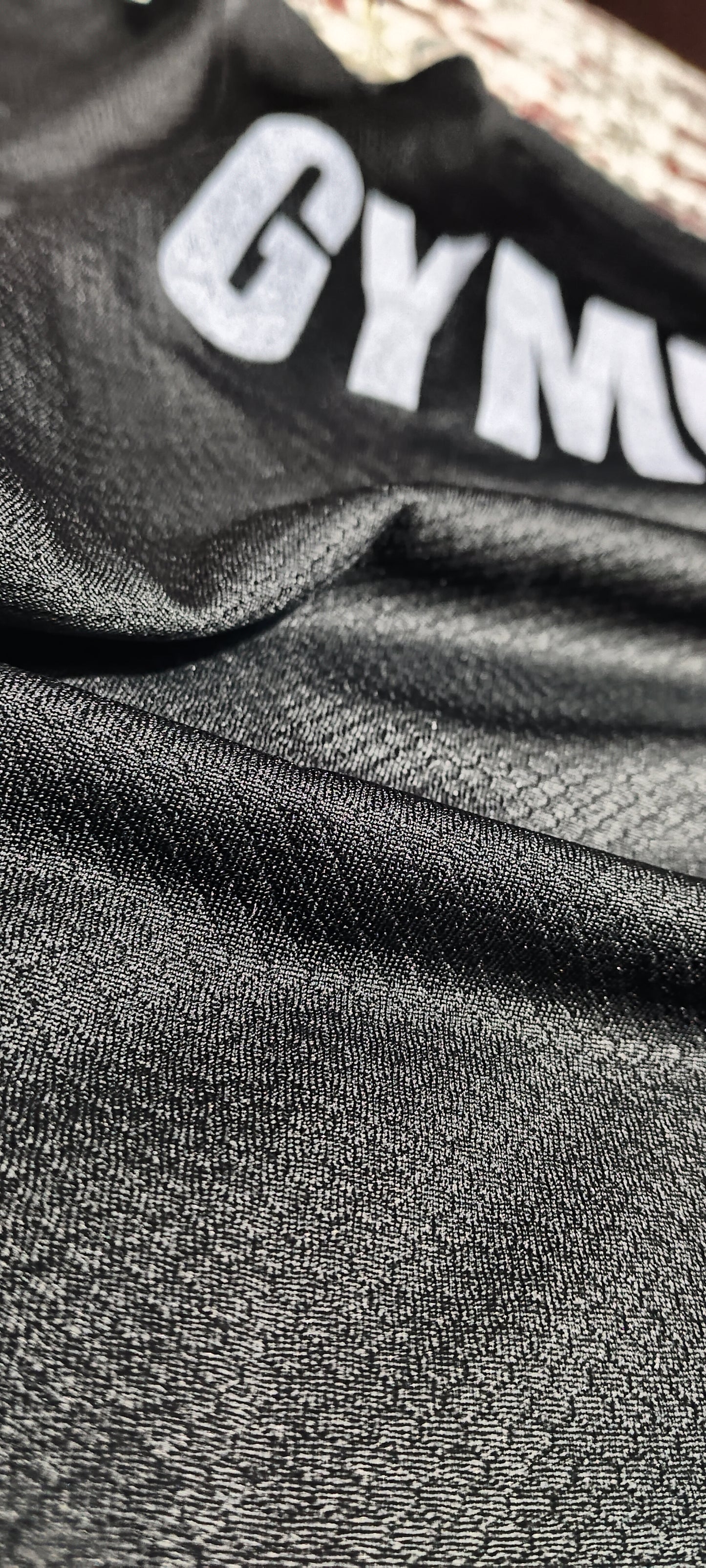 Sporty febric t-shirt.