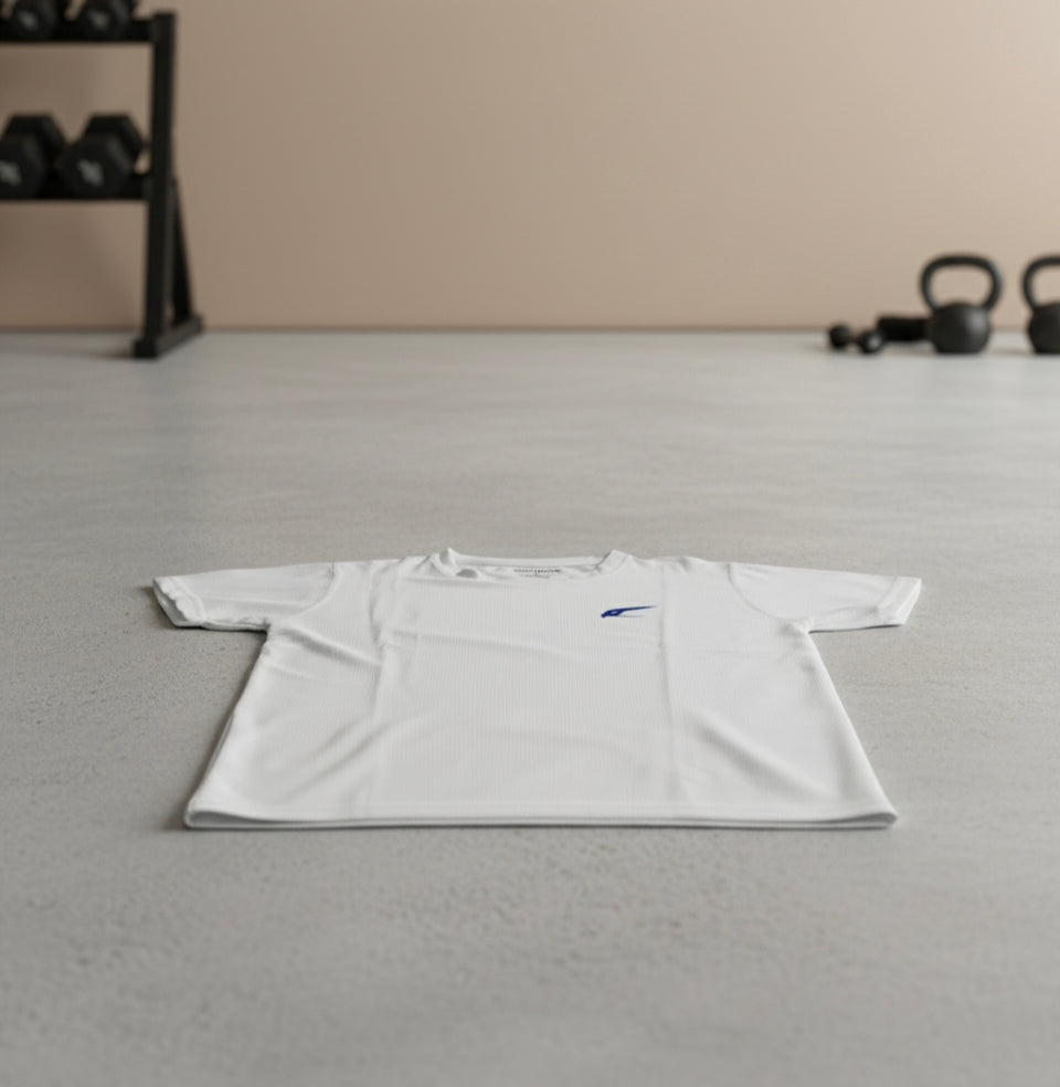 Sporty febric t-shirt.