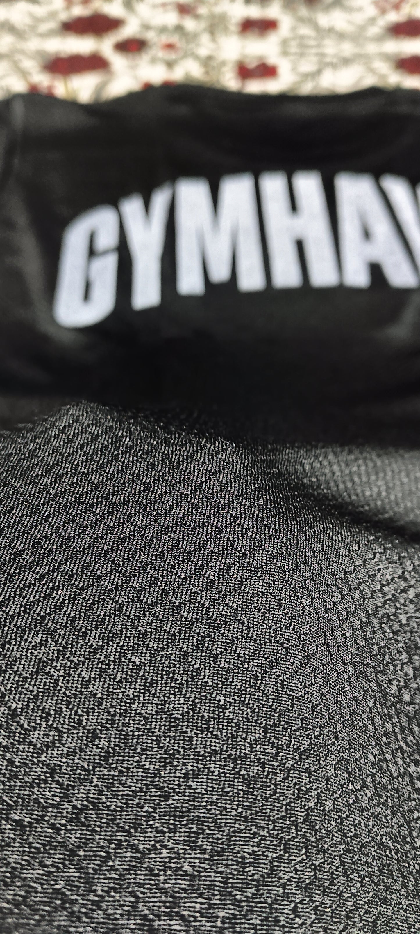 Sporty febric t-shirt.